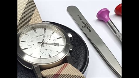 como ponerse el burberry watch women bu|How to change a battery on a Burberry watch .